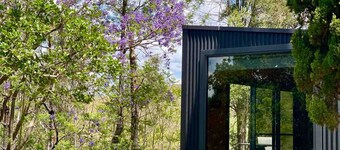 Dam It Getaway Posh Pod
Beautiful tiny home- pet Friendly