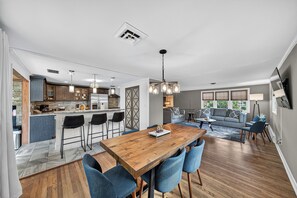 Interior - Less than 3 Miles to ND.  Pool, game room and 4 Bedrooms.  Firepit and huge yard (South Bend)