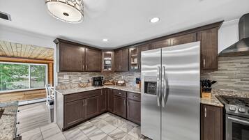 Horno, parrilla de estufa y lavavajillas