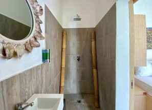 Shower, hair dryer, towels, soap - Boutique Bohemian Villa in Canggu's Heart. (Kancil)