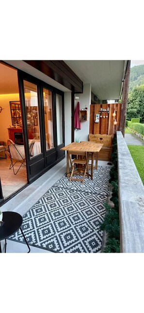 Outdoor dining - Christmas Apt | Parking + Balcony | Near Center (Morzine)