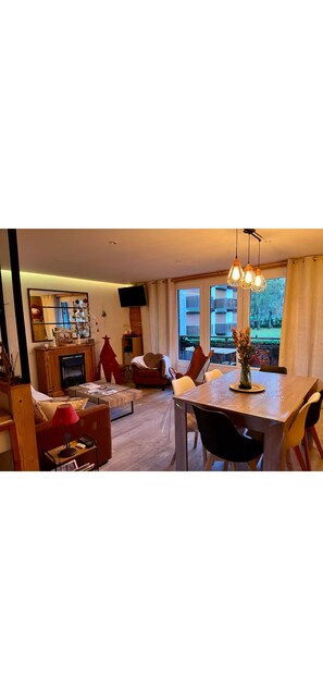 Interior - Christmas Apt | Parking + Balcony | Near Center (Morzine)