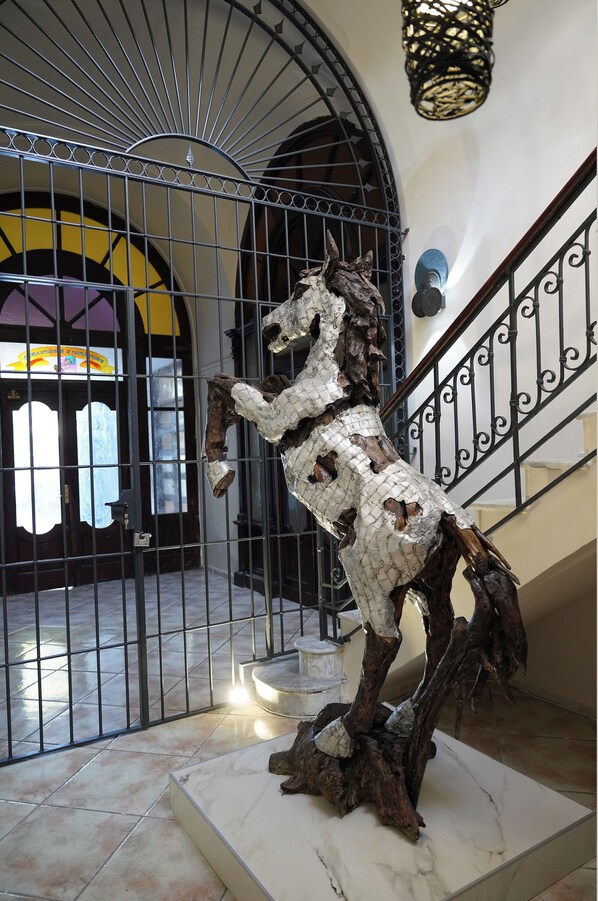 المنشأة من الداخل