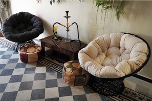 المنشأة من الداخل