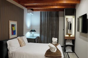 6 عدّة غرف نوم ومكواة/لوح كي وواي فاي وملاءات أسرّة