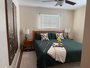 3 habitaciones, tabla de planchar con plancha, wifi y ropa de cama 