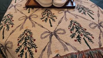 3 bedrooms, iron/ironing board, WiFi, bed sheets