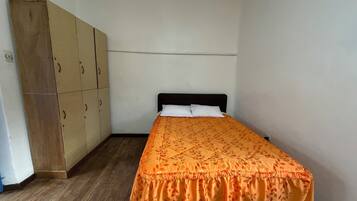 Basic Shared Dormitory | Free WiFi