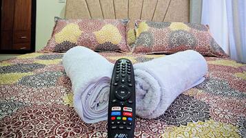 1 habitación, escritorio, tabla de planchar con plancha y wifi