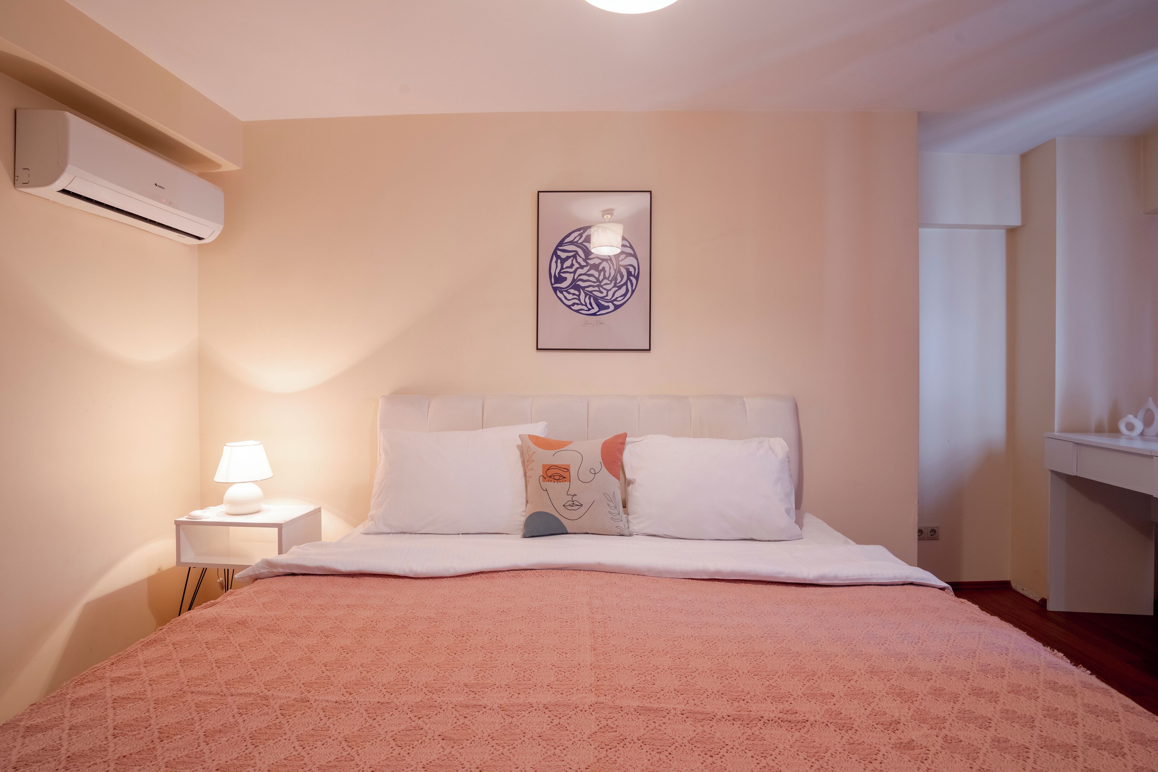 1 bedroom, in-room safe, iron/ironing board, free WiFi