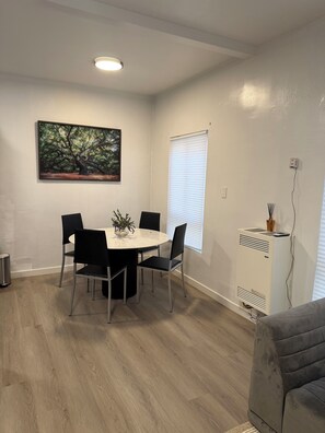 Dining - Venice Art Studio Apartment (Los Angeles)