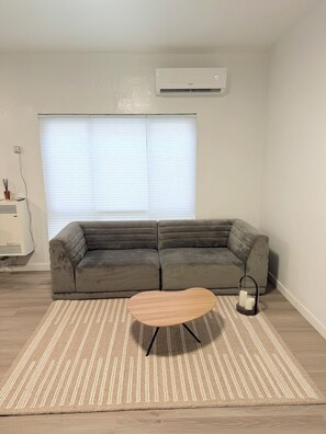 Living area - Venice Art Studio Apartment (Los Angeles)