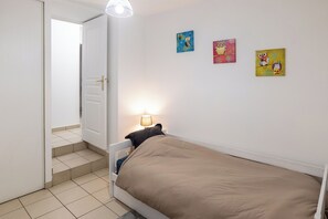 2 chambres, fer et planche à repasser, Wi-Fi gratuit, draps fournis