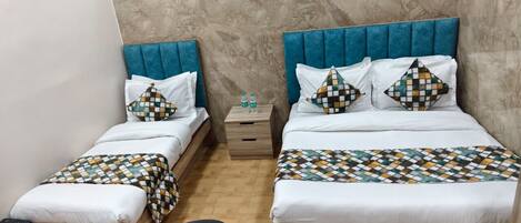 Phòng 3 Cao cấp, quang cảnh thành phố | Bàn, khu vực làm việc phù hợp cho laptop