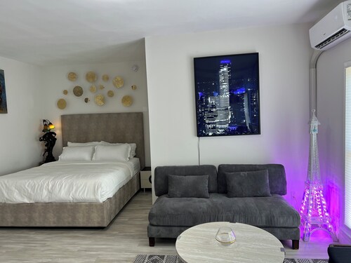 Marylin Studio Apartment in Koreatown