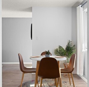 Dining - Scottsdale, Walk to Old Town + Pool/Hot Tub, 1BD:1BTH (Scottsdale)