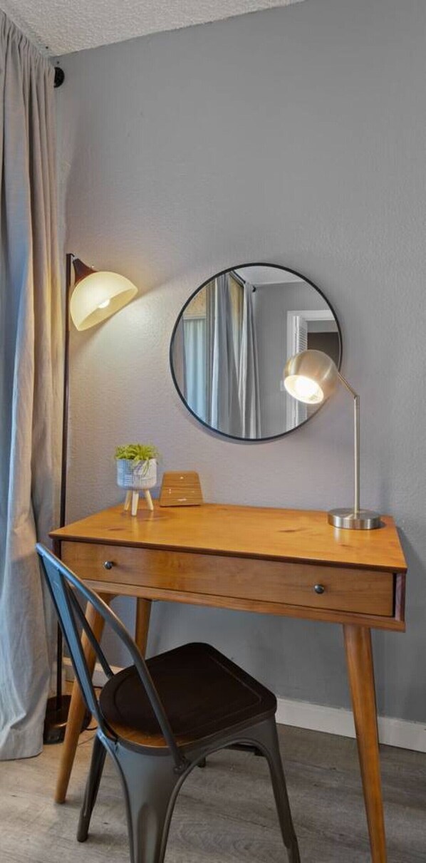 Interior - Scottsdale, Walk to Old Town + Pool/Hot Tub, 1BD:1BTH (Scottsdale)