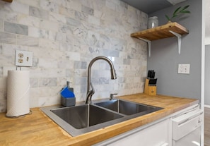 Fridge, microwave, oven, stovetop - Scottsdale, Walk to Old Town + Pool/Hot Tub, 1BD:1BTH (Scottsdale)