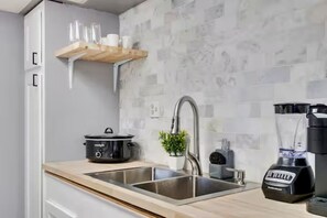 Fridge, microwave, oven, stovetop - Scottsdale, Walk to Old Town + Pool/Hot Tub, 1BD:1BTH (Scottsdale)