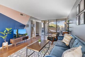 Living area - Scottsdale, Walk to Old Town + Pool/Hot Tub, 1BD:1BTH (Scottsdale)