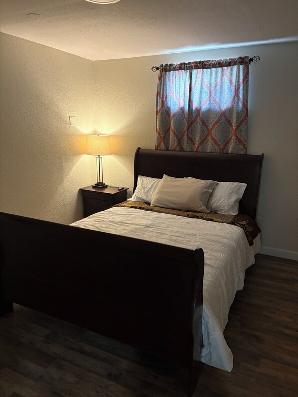 2 bedrooms, iron/ironing board, WiFi, bed sheets - 2-bedroom house in excellent Denver with cool AC and comfort (Denver)