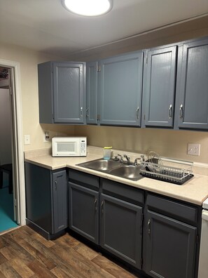 Private kitchen - 2-bedroom house in excellent Denver with cool AC and comfort (Denver)