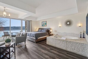 Iron/ironing board, WiFi, bed sheets - Water`s Edge Luxury Retreat at Delton Grand (Wisconsin Dells)