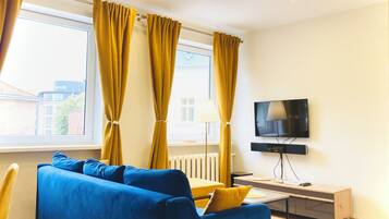 智能电视、书、影片库、立体声音响