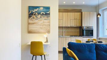 智能电视、书、影片库、立体声音响