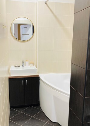 環保梳洗用品、風筒、提供毛巾、番梘