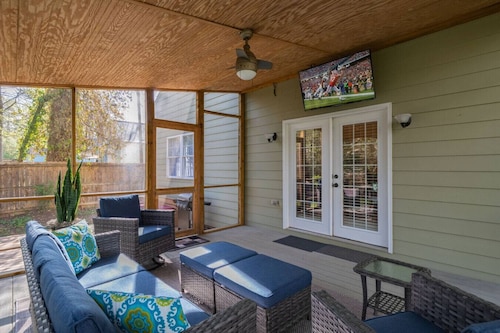 Greensboro`s Gem! Group Friendly, Central Location