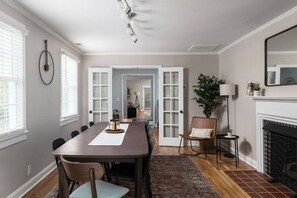 Dining - Greensboro`s Gem! Group Friendly, Central Location (Greensboro)