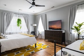 4 Schlafzimmer, Schreibtisch, Bügeleisen/Bügelbrett, Reisekinderbett