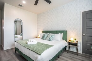 3 Schlafzimmer, Schreibtisch, Bügeleisen/Bügelbrett, kostenloses WLAN