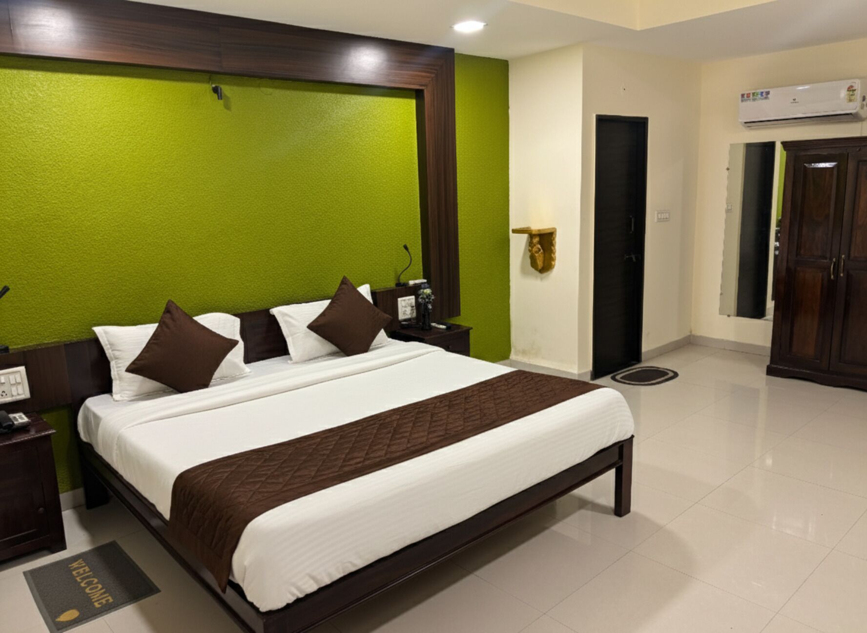 Superior Double Room | Desk, laptop workspace, free WiFi