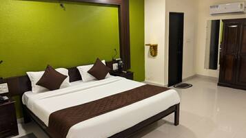 Superior Double Room | Desk, laptop workspace, free WiFi