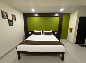 Chambre supérieure double | Bureau, espace de travail pour ordinateurs portables