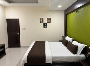 Superior Double Room | Desk, laptop workspace, free WiFi