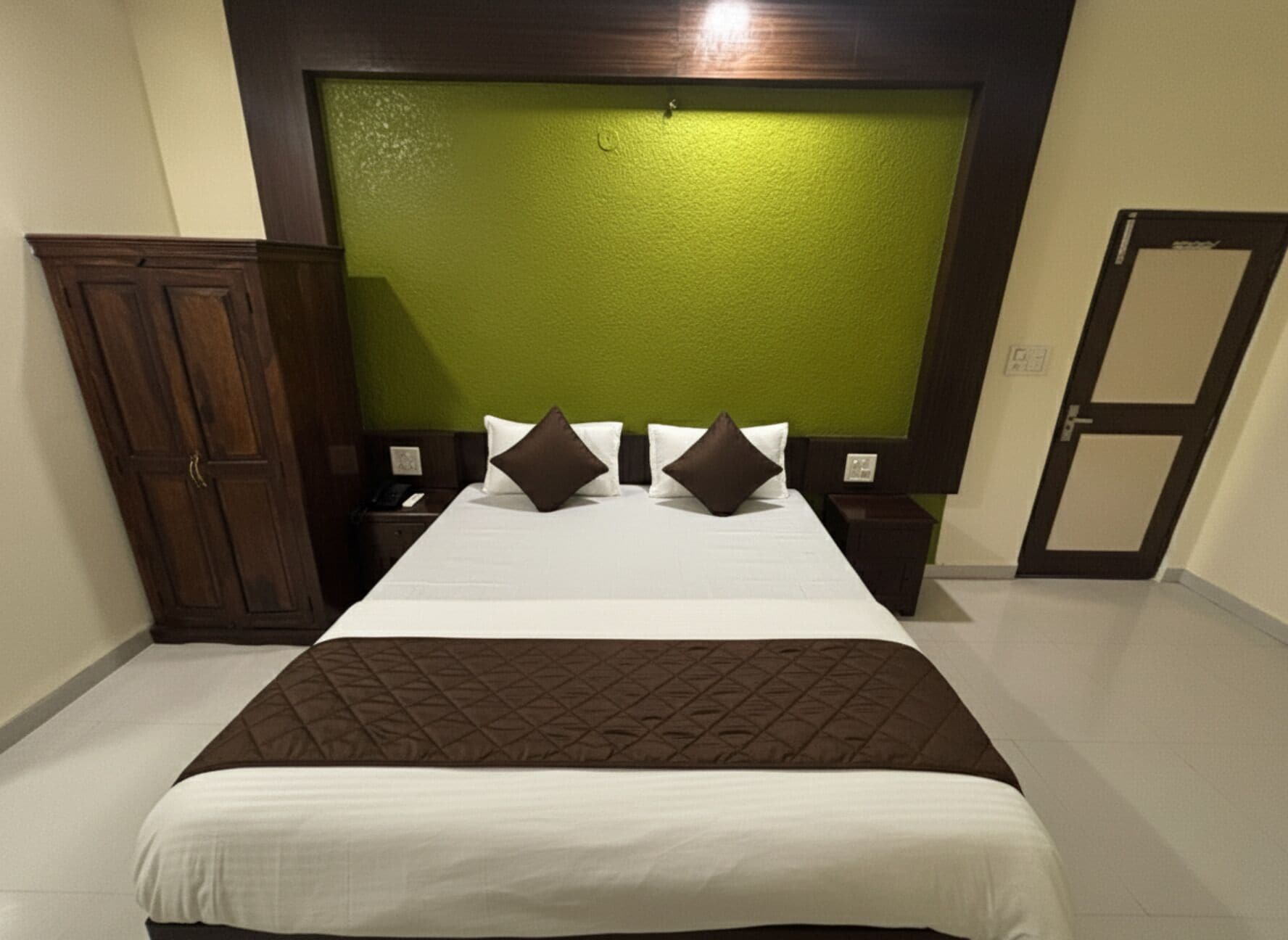 Deluxe Double Room | Desk, laptop workspace, free WiFi