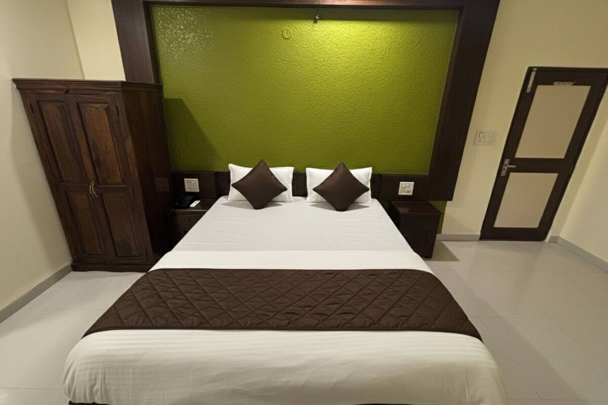 Deluxe Double Room | Desk, laptop workspace, free WiFi