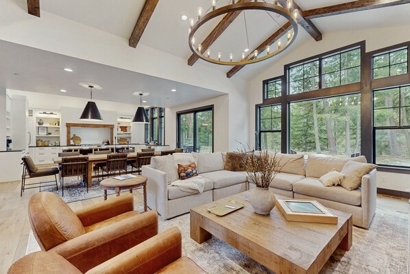 TV, fireplace - Modern Luxury home w/ private hot tub & fire pit, located in Suncadia Resort (Cle Elum)