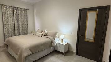 2 bedrooms, iron/ironing board, free WiFi, bed sheets