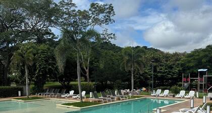 Chic 2-bedroom apartment with fitness room and AC in vibrant Panama City.