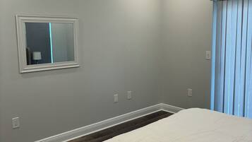 1 Schlafzimmer, BĂŒgeleisen/BĂŒgelbrett, WLAN, BettwĂ€sche