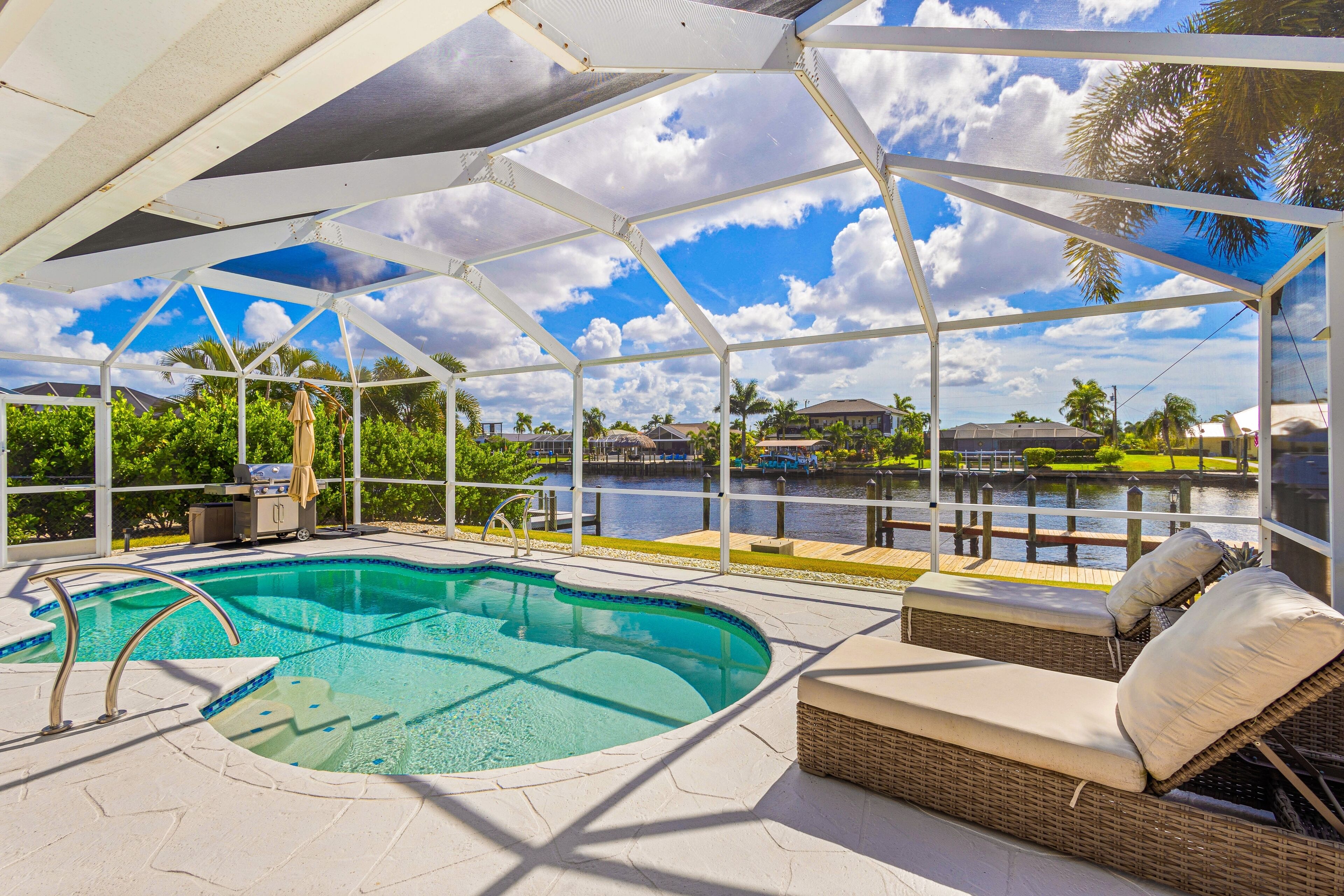 Een verwarmd zwembad