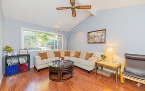 Living area - Family and Business Friendly Home near Great Mall & BART - 2640 (San Jose)