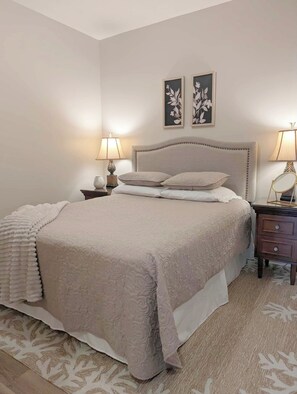 1 bedroom, iron/ironing board, WiFi, bed sheets - Stylish 1 bedroom condo in the heart of downtown Tallahassee (Tallahassee)