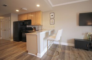 ميكروويف، فرن، موقد طهي مسطح، غسالة أطباق