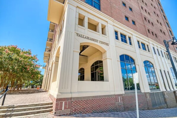 Exterior - Stylish 1 bedroom condo in the heart of downtown Tallahassee (Tallahassee)