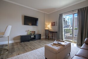 TV - Stylish 1 bedroom condo in the heart of downtown Tallahassee (Tallahassee)